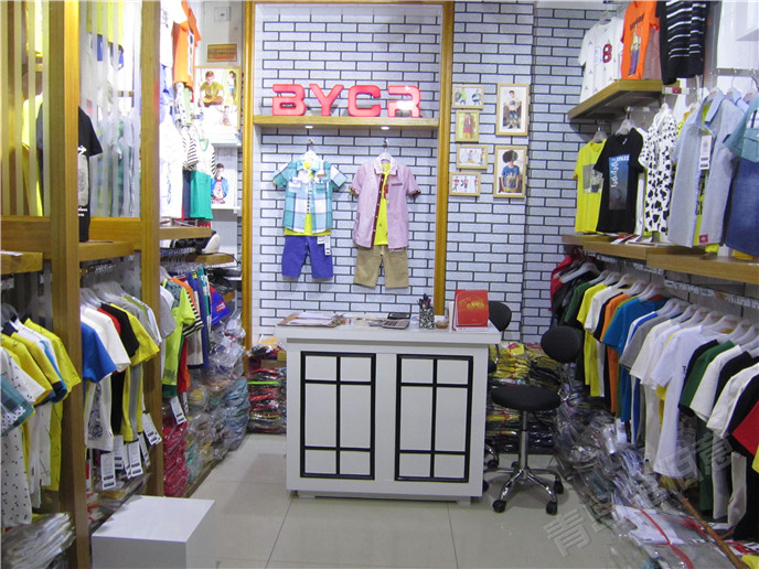 布衣草人服装展柜