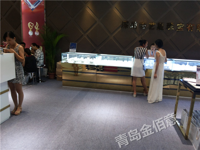 青岛金佰意珠宝展柜01