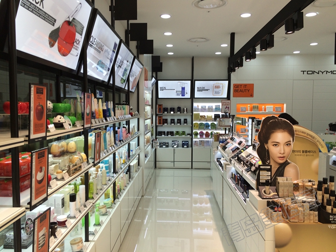 青岛哪里做化妆品展柜