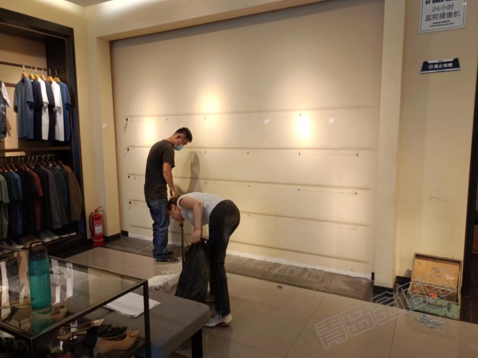 简约的服装展柜